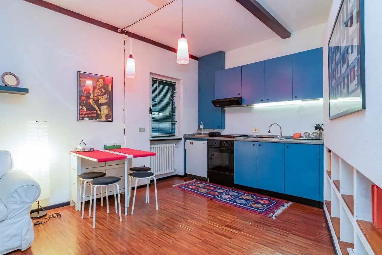Lovely Flat De Castilla 7 Milan